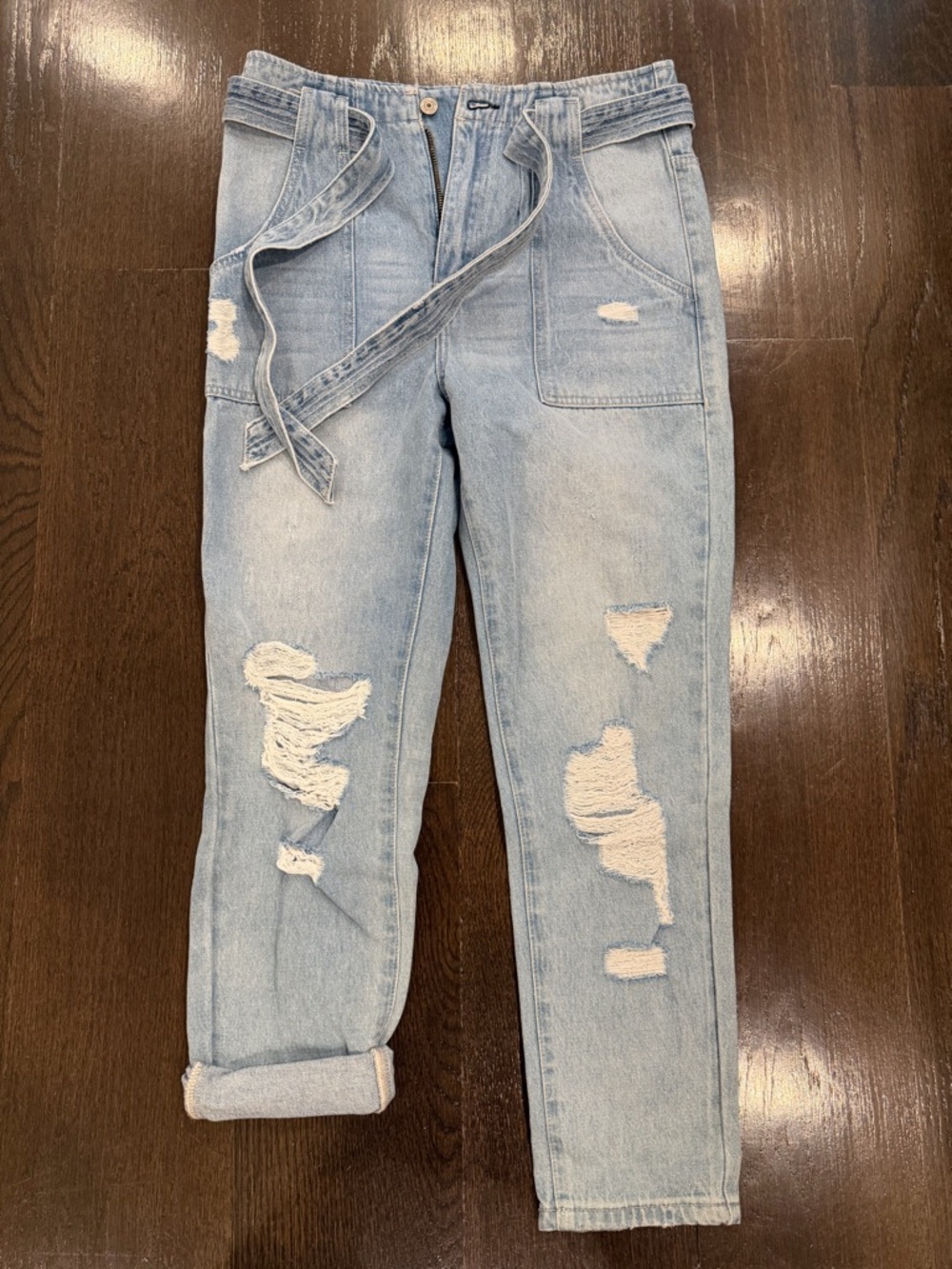 New With Tags Light Wash Distressed Vervet Jeans with Tie Belt Size 27